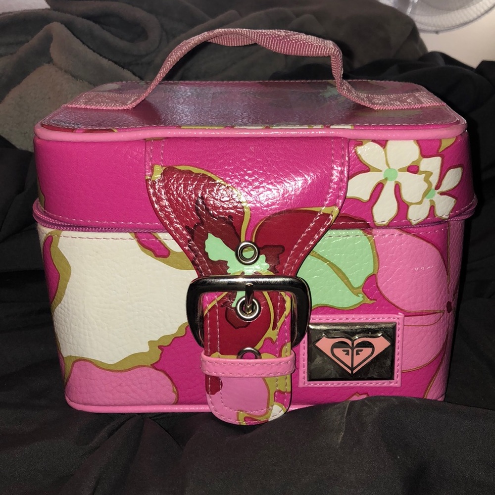Roxy traveling makeup/toiletries case